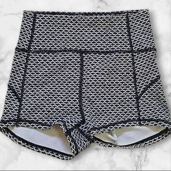 lululemon athletica Pants - Lululemon Size 4 In Movement Shorts